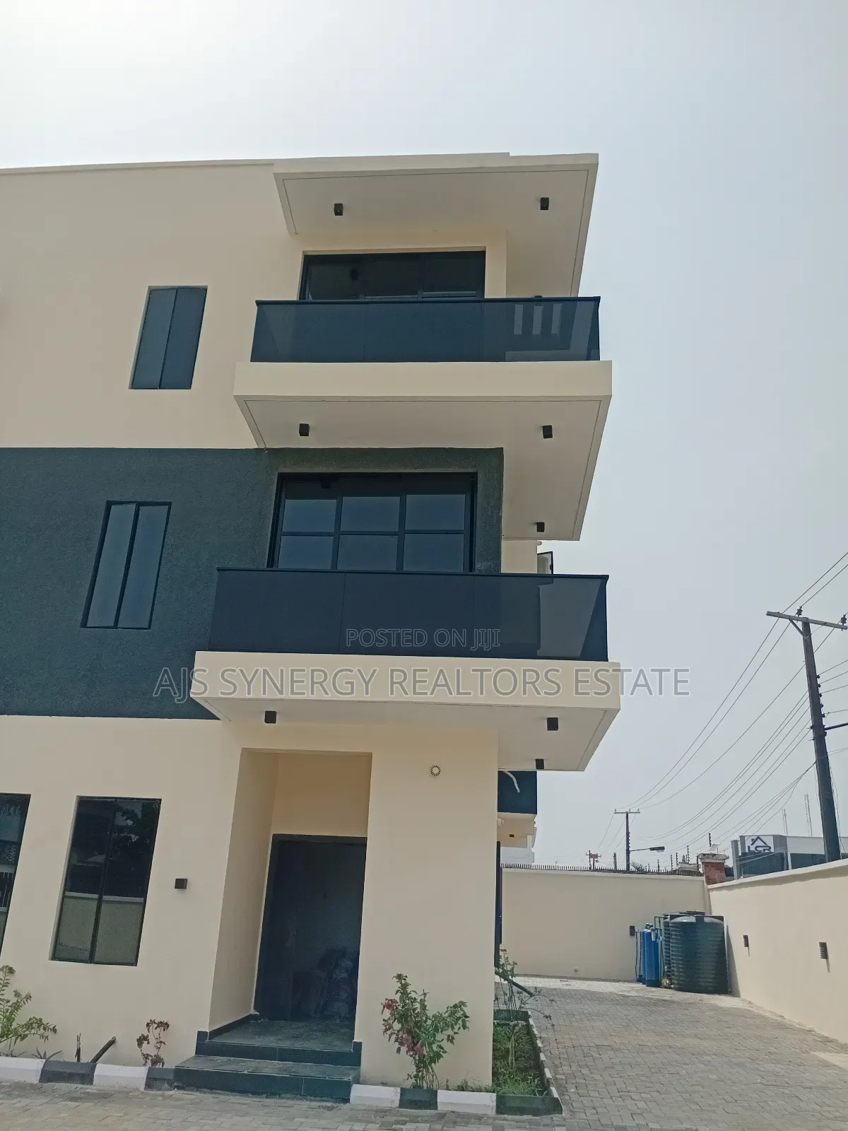4bdrm Apartment in Abraham Adesanya Estate for sale in Abraham Adesanya Estate
