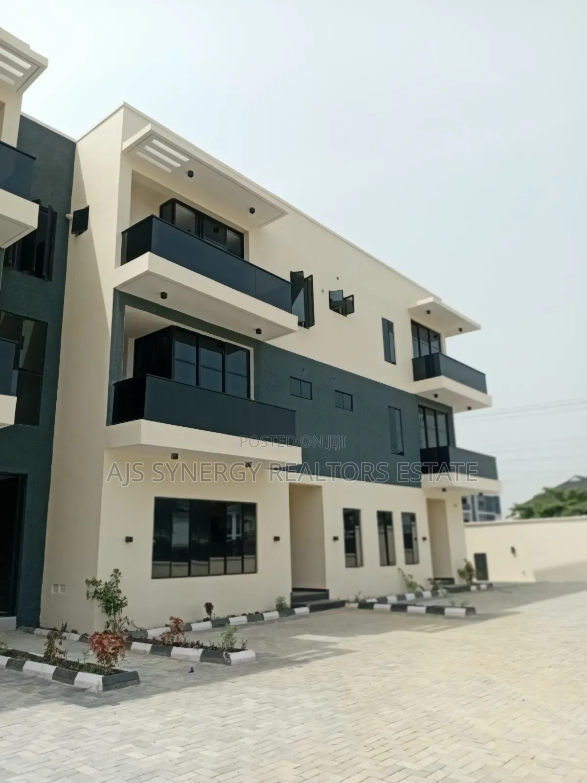 4bdrm Penthouse in Abraham Adesanya Estate for sale in Abraham Adesanya Estate