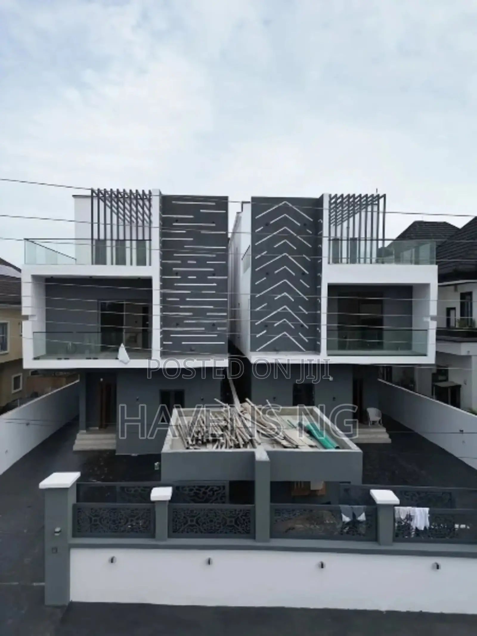 5bdrm Duplex in Ikota for sale in Ikota
