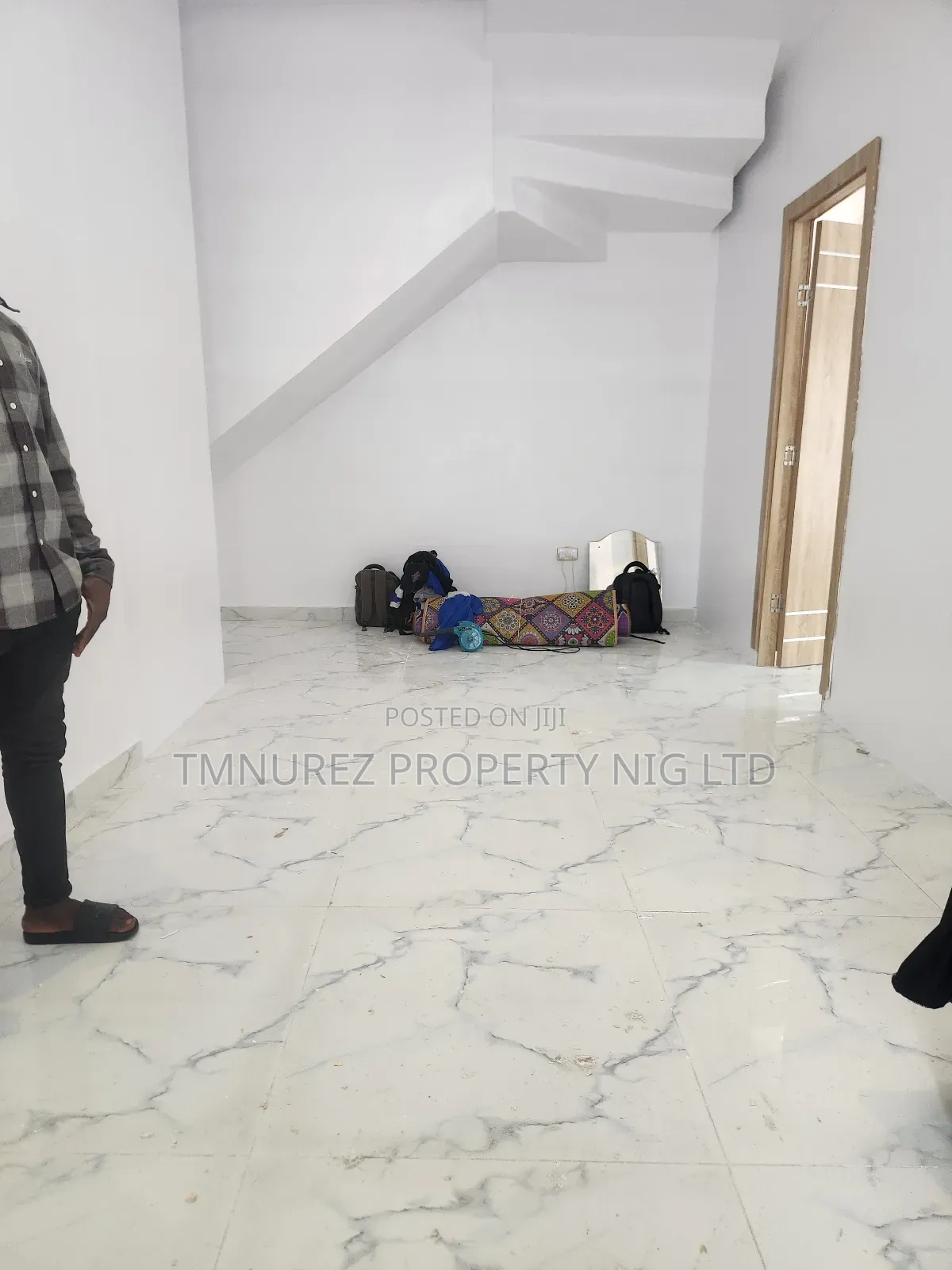 Mini Flat in Chevron for rent in Chevron