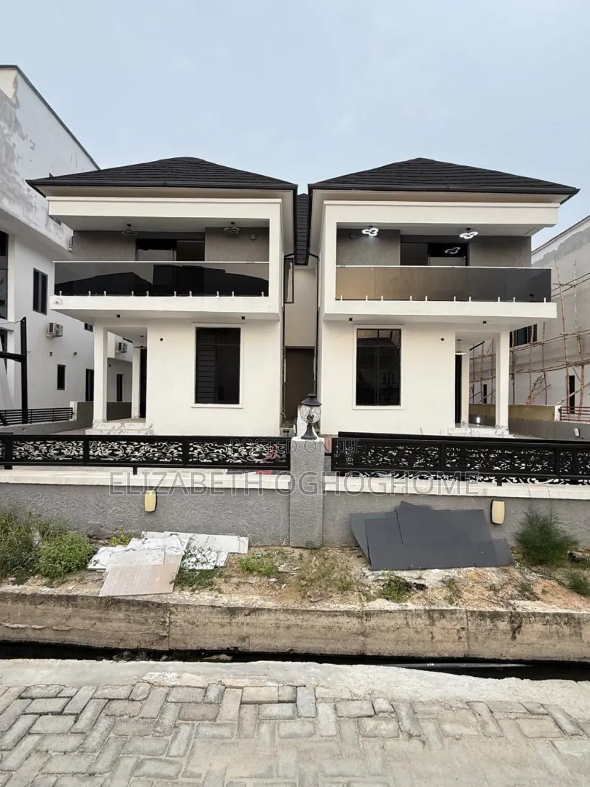 5bdrm Duplex in Ikota for sale in Ikota