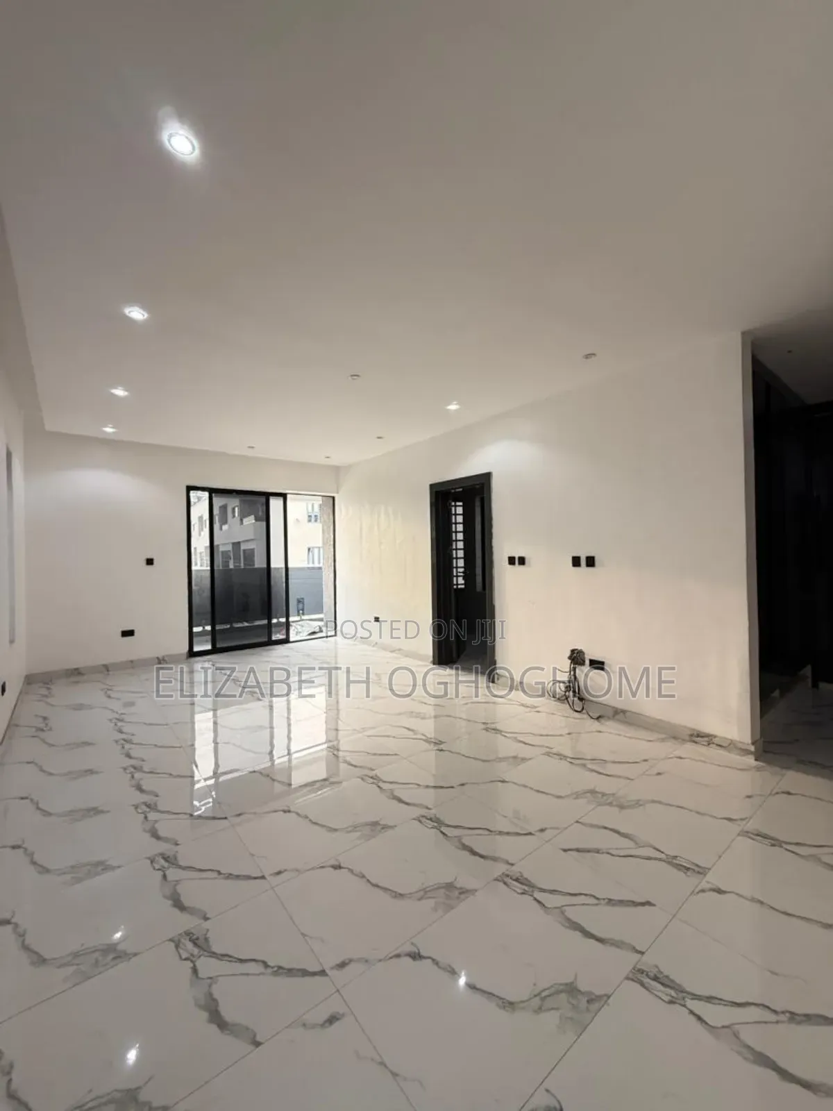 5bdrm Duplex in Ikota for sale in Ikota