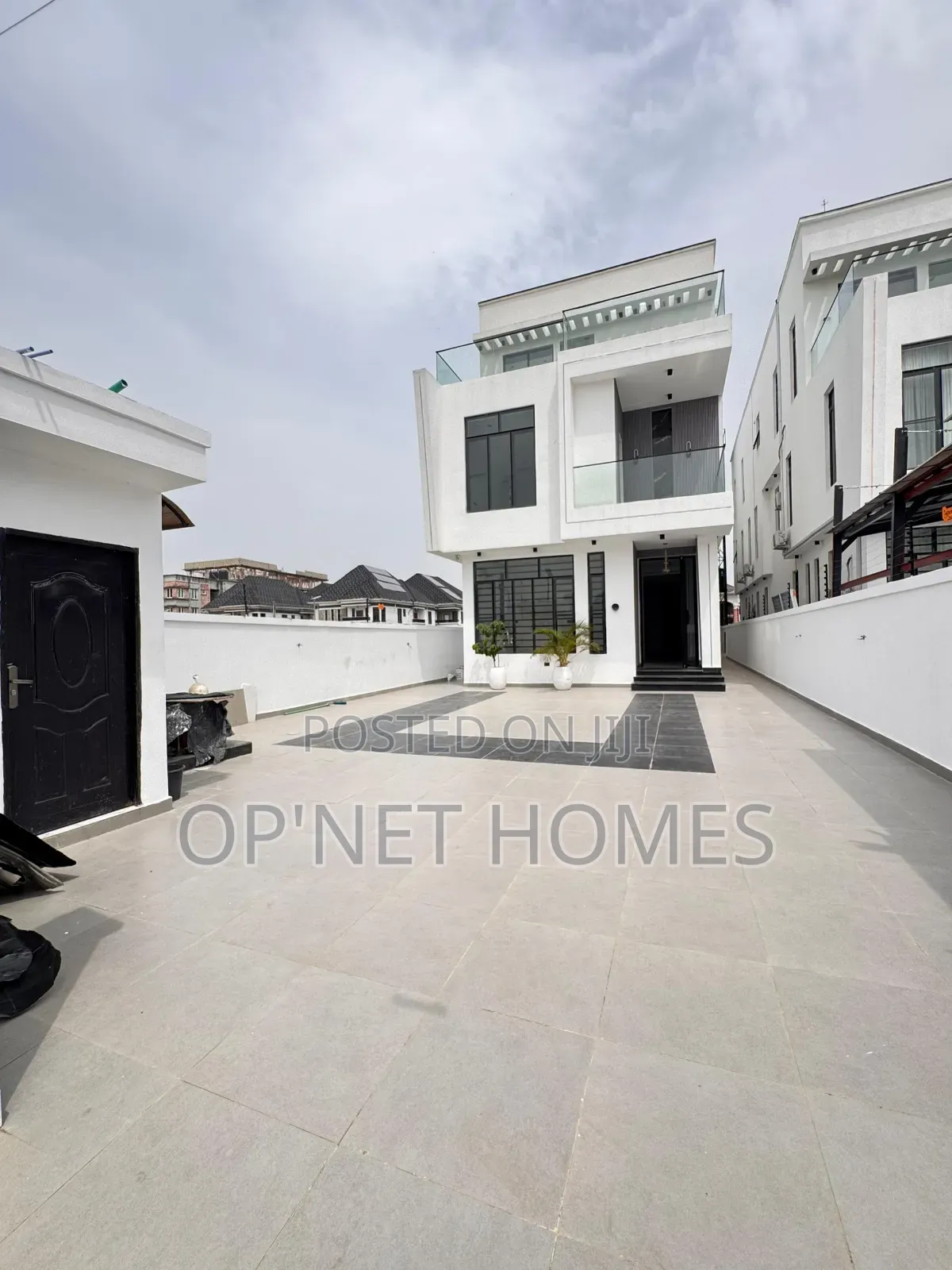 5bdrm Duplex in Lekki Expressway for sale in Lekki Expressway