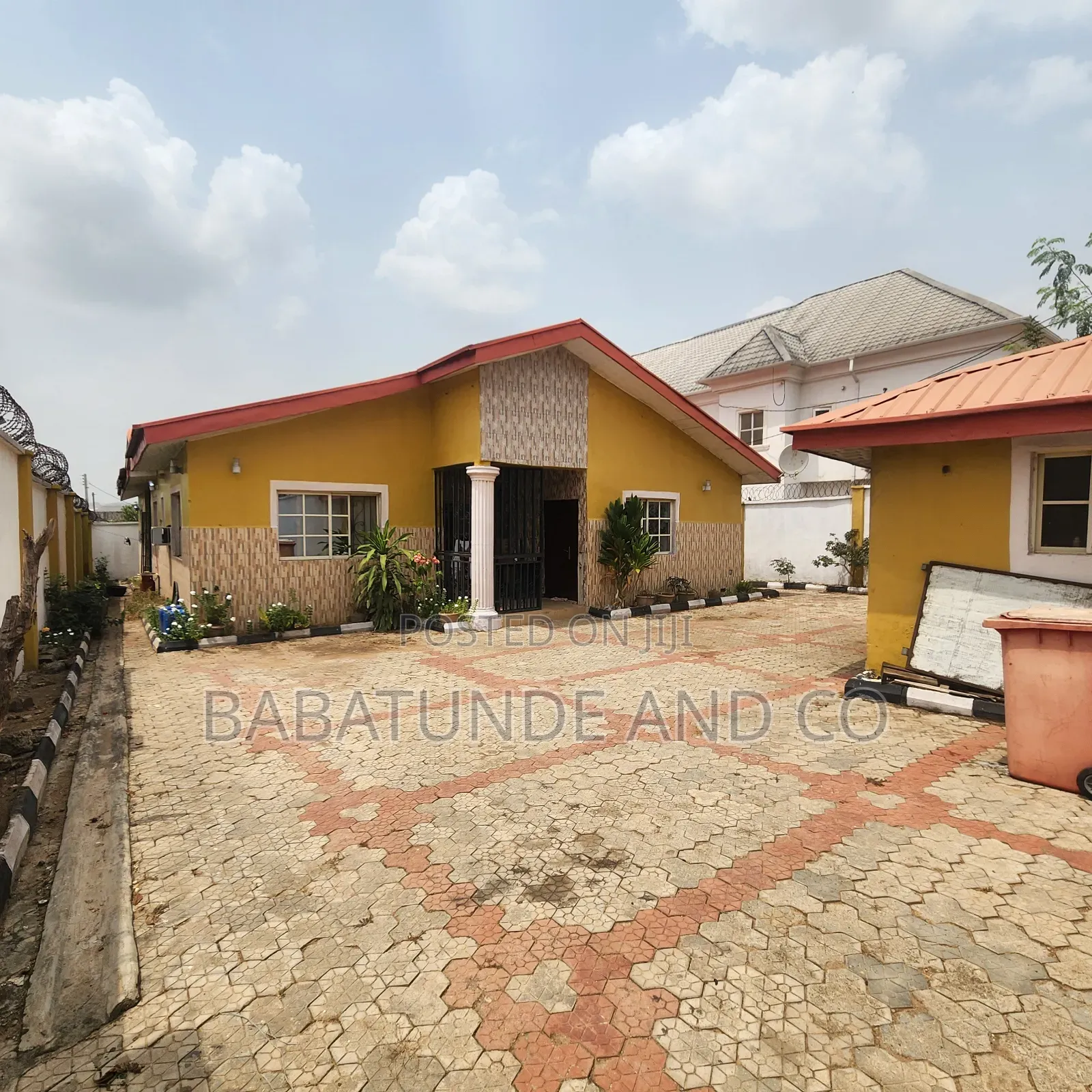 4bdrm Bungalow in Oluyole Estate for sale in Oluyole Estate