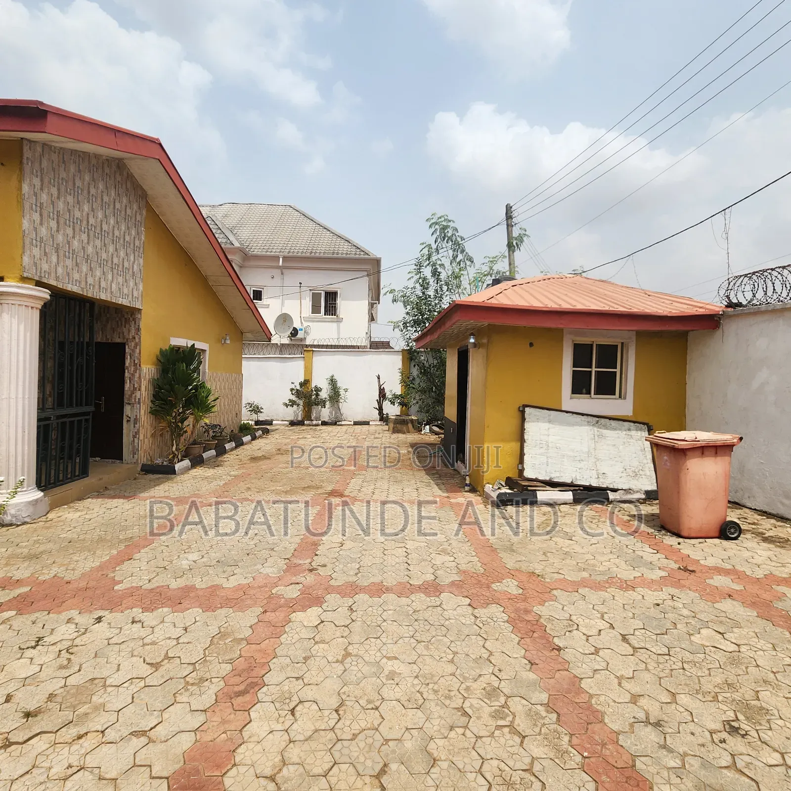 4bdrm Bungalow in Oluyole Estate for sale in Oluyole Estate