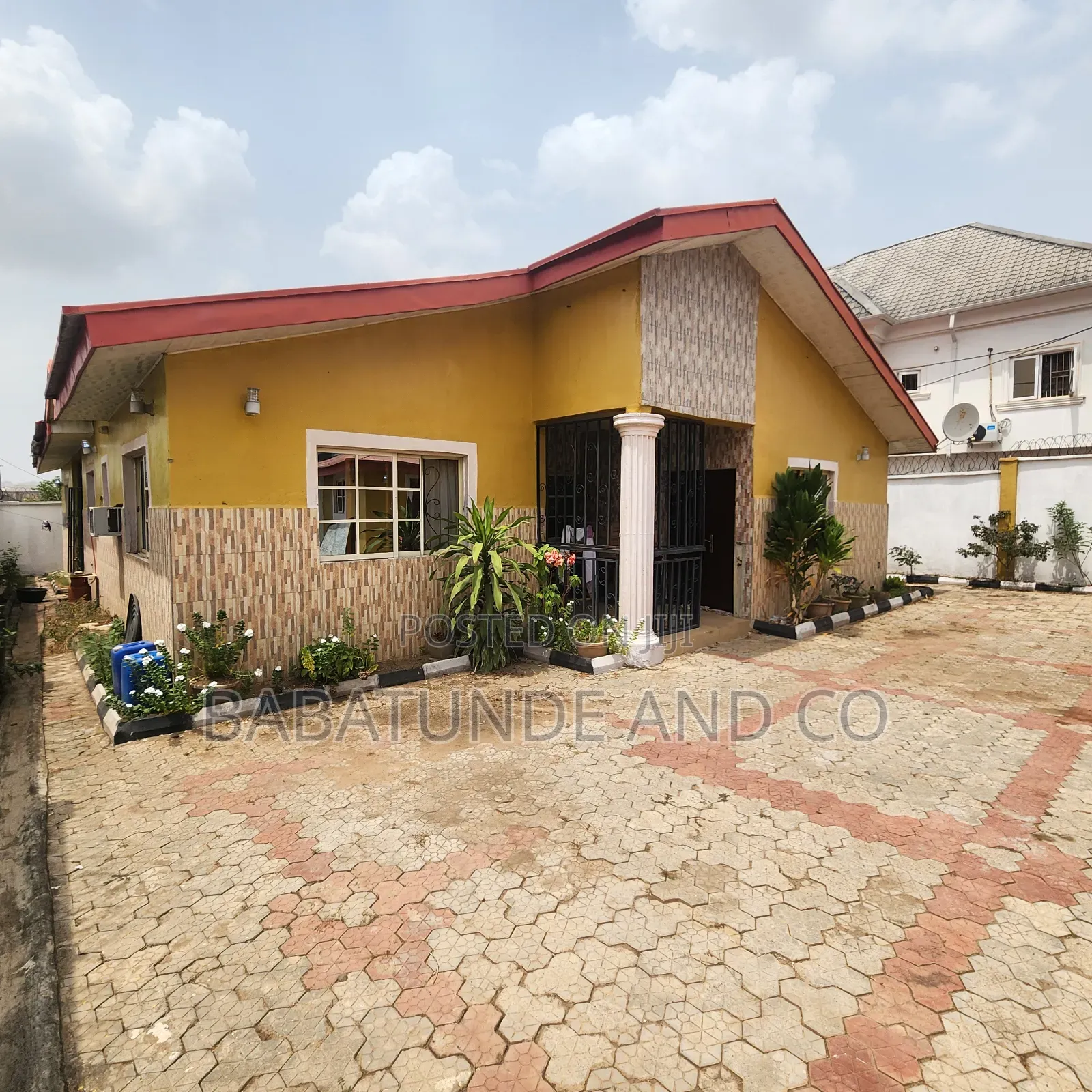 4bdrm Bungalow in Oluyole Estate for sale in Oluyole Estate