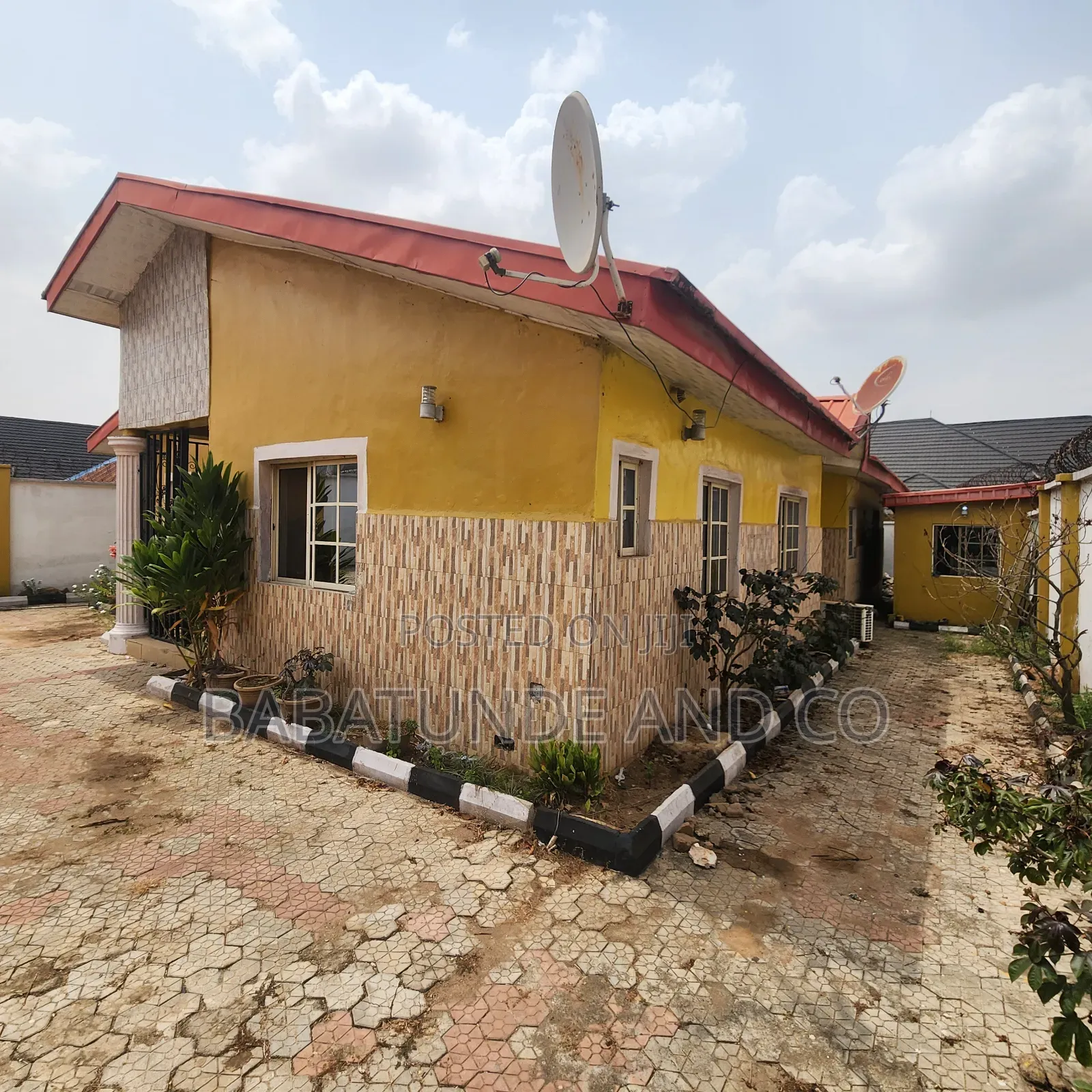 4bdrm Bungalow in Oluyole Estate for sale in Oluyole Estate