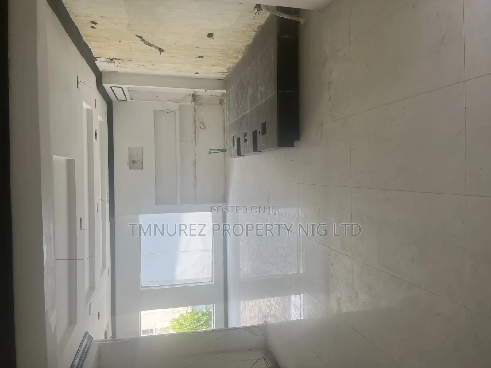Showroom Shop to Let in a Mall in Lekki Phase 1