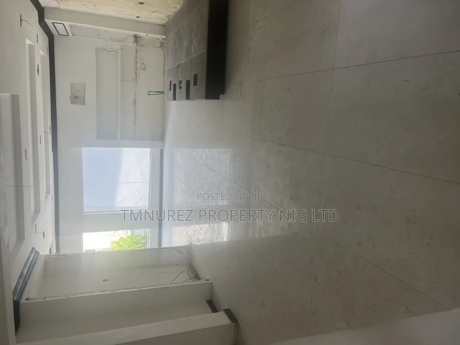 Showroom Shop to Let in a Mall in Lekki Phase 1