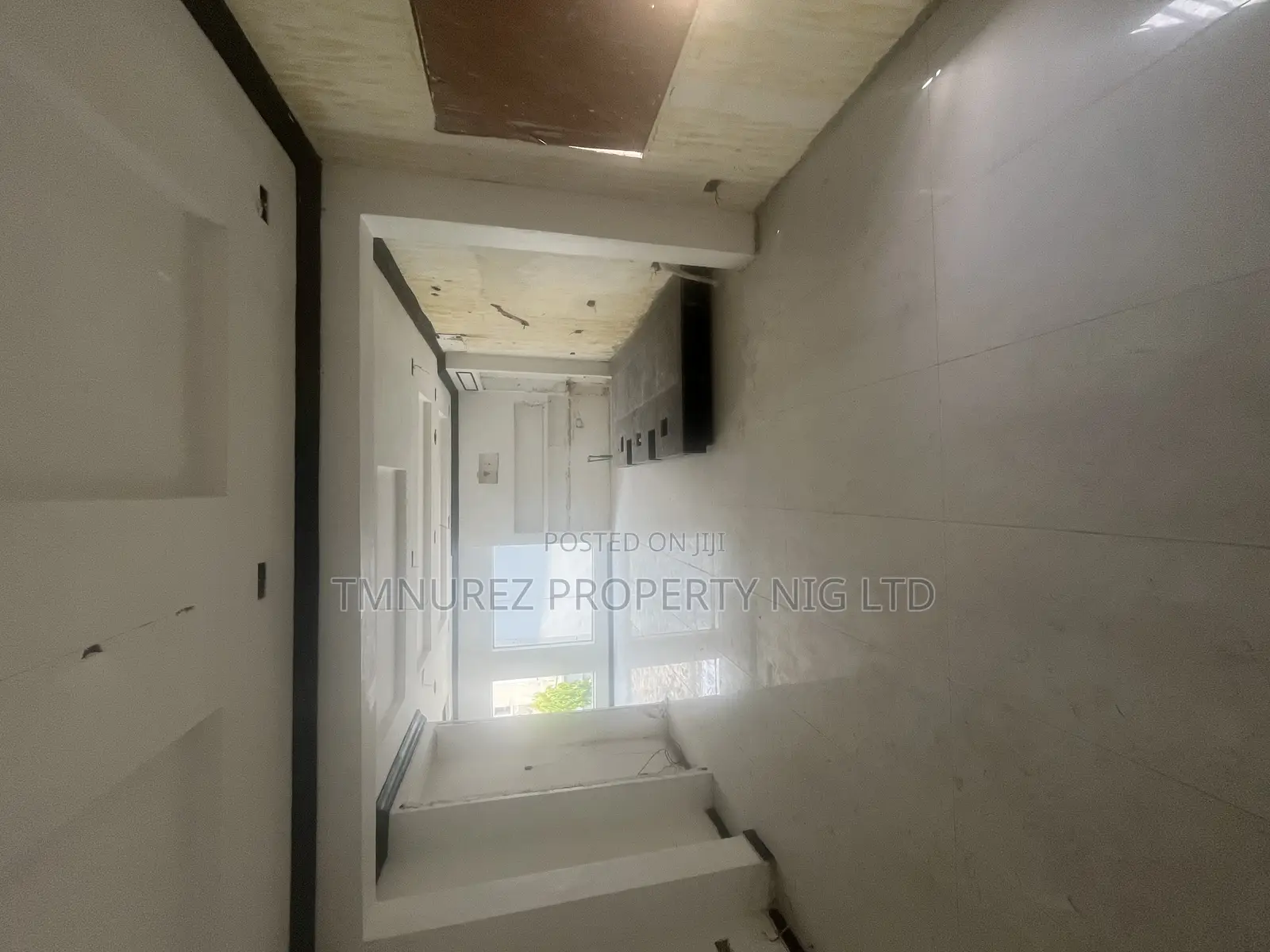 Showroom Shop to Let in a Mall in Lekki Phase 1