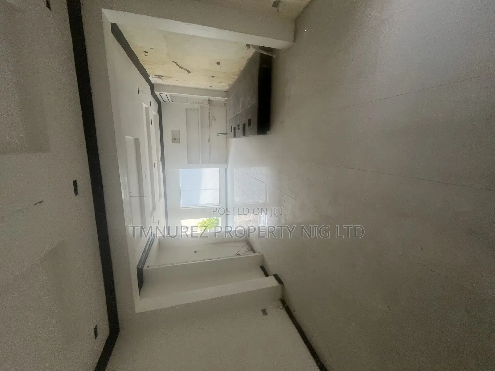Showroom Shop to Let in a Mall in Lekki Phase 1