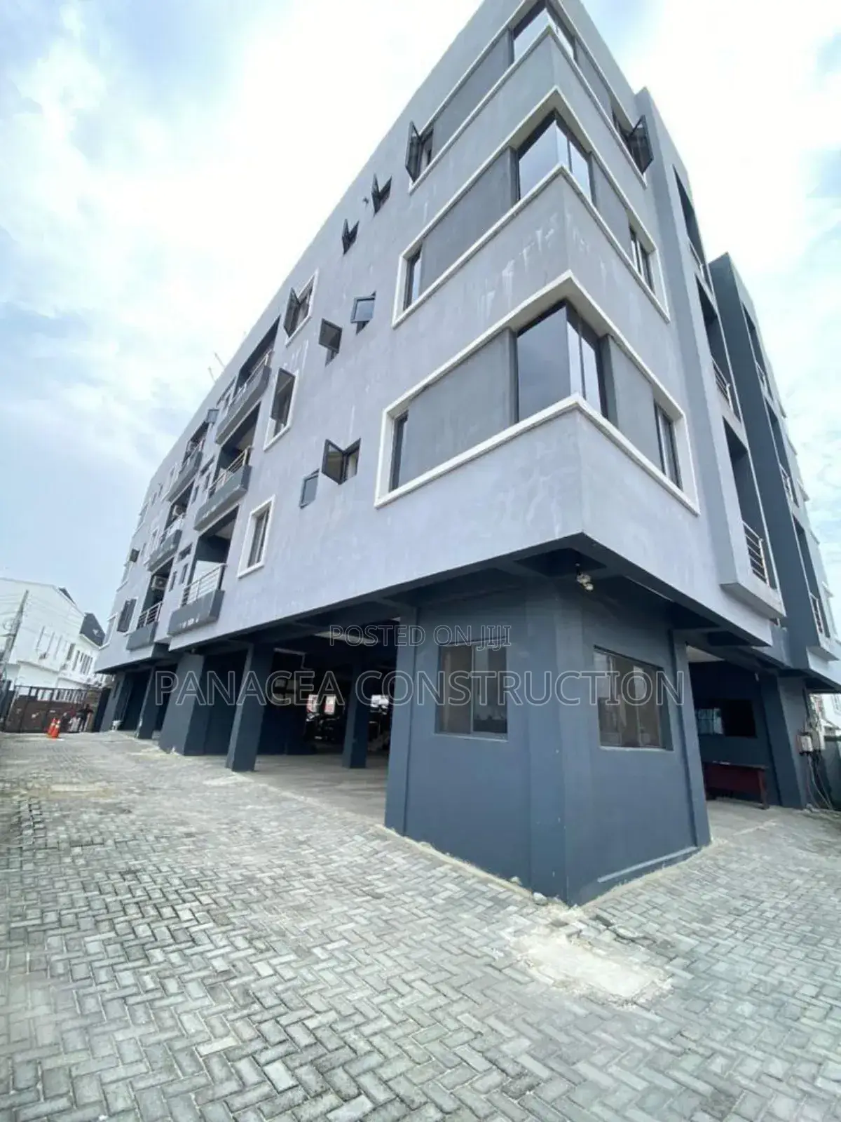 Furnished 2bdrm Block of Flats in Lekki Phase 1 for sale in Lekki Phase 1