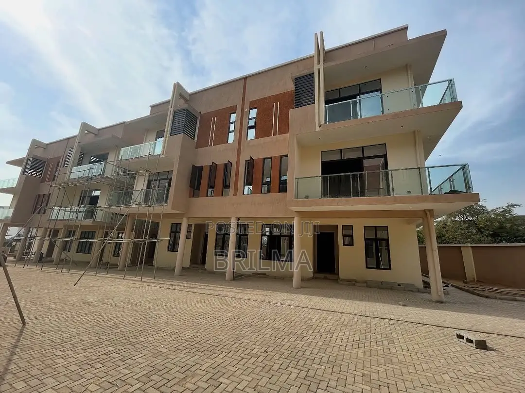 5bdrm Duplex in Kaura for sale in Kaura