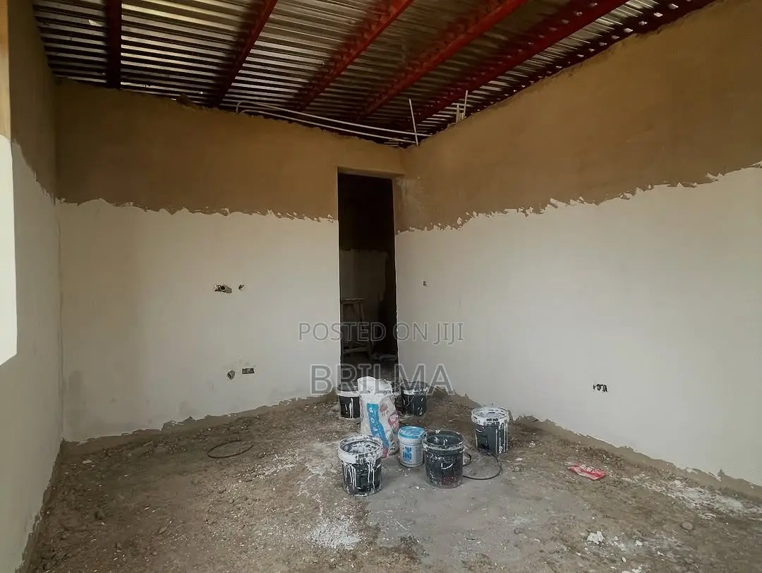 5bdrm Duplex in Kaura for sale in Kaura