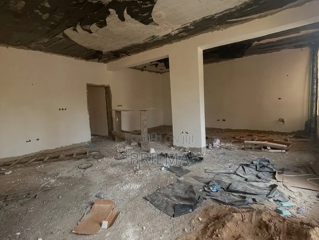 5bdrm Duplex in Kaura for sale in Kaura