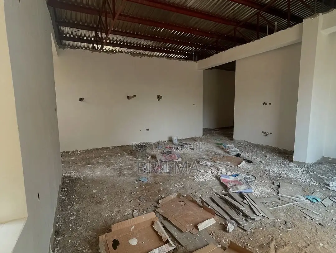 5bdrm Duplex in Kaura for sale in Kaura