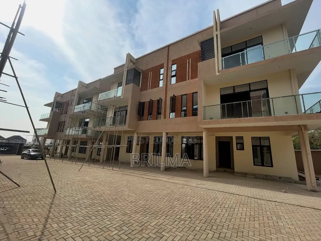 5bdrm Duplex in Kaura for sale in Kaura