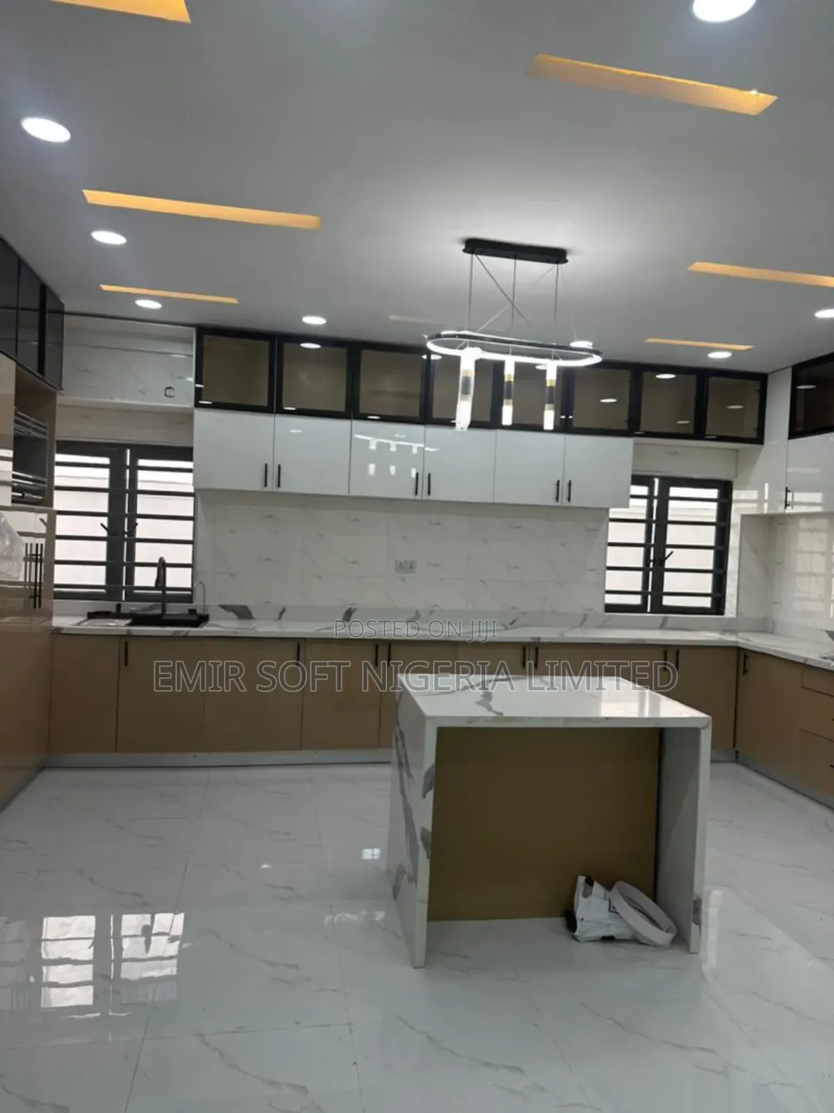 4bdrm Duplex in Oluyole Estate for sale in Oluyole Estate
