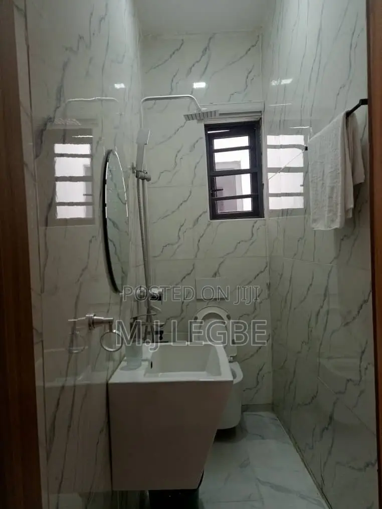 Furnished Mini Flat in Lekki Admiralty for rent in Lekki