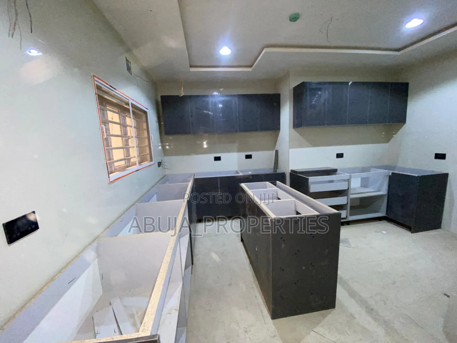 3bdrm Apartment in In A Secured And, Wuye for rent in Wuye