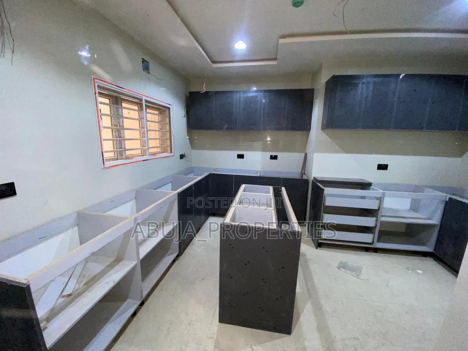 3bdrm Apartment in In A Secured And, Wuye for rent in Wuye
