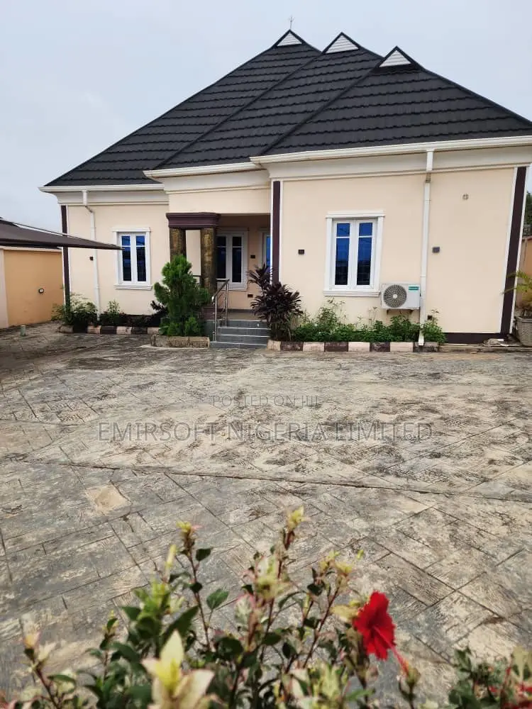 Furnished 4bdrm Bungalow in Kings And Queens, Akala Express for sale in Akala Express