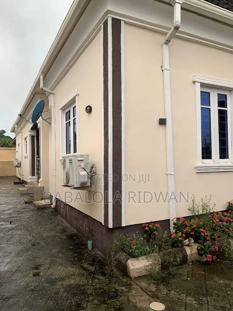 Furnished 4bdrm Bungalow in Kings And Queens, Akala Express for sale in Akala Express