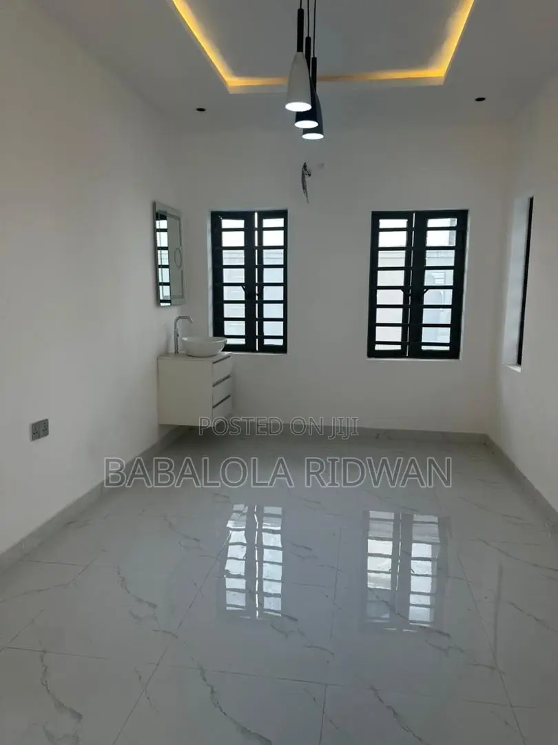 4bdrm Duplex in Oluyole for sale in Oluyole Estate
