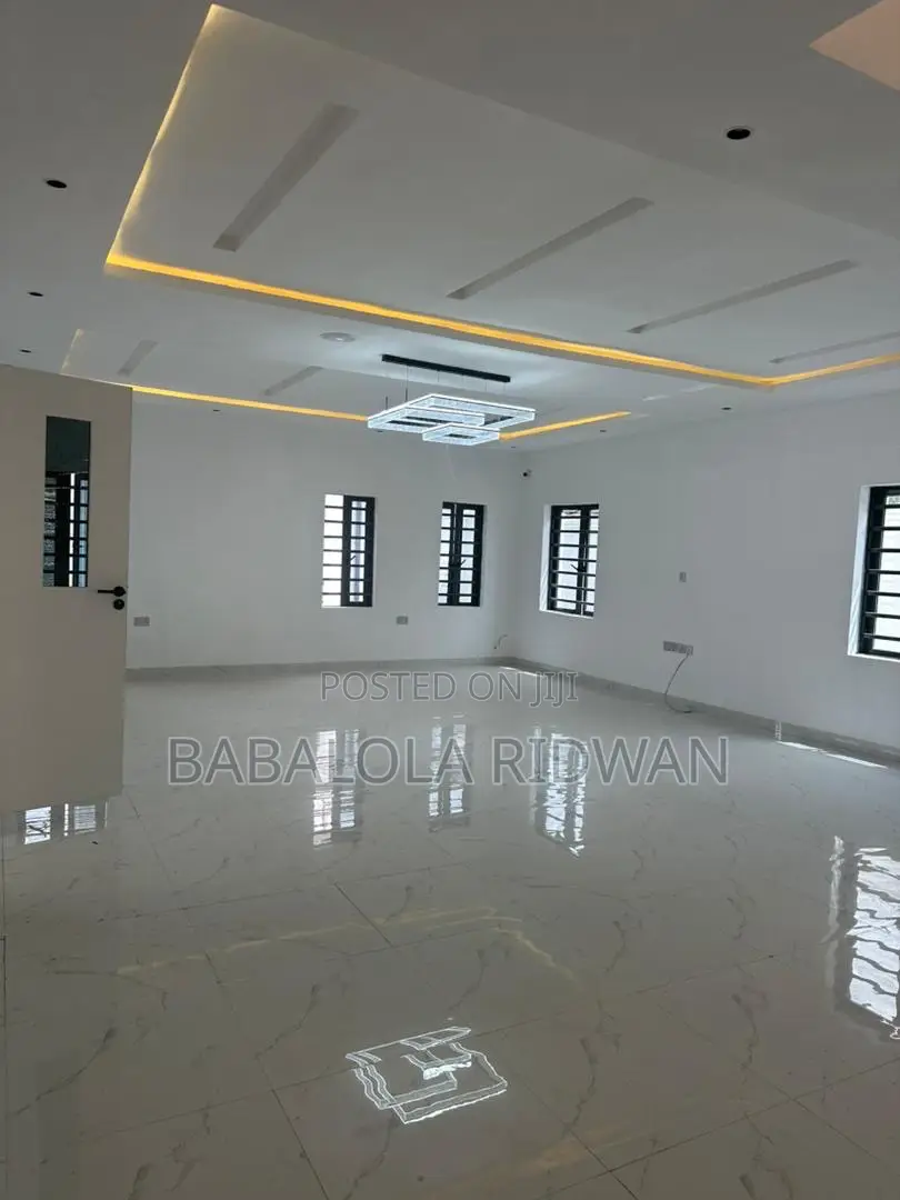 4bdrm Duplex in Oluyole for sale in Oluyole Estate