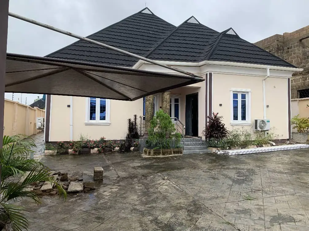 Furnished 4bdrm Bungalow in Kings & Queens, Akala Express for sale in Akala Express