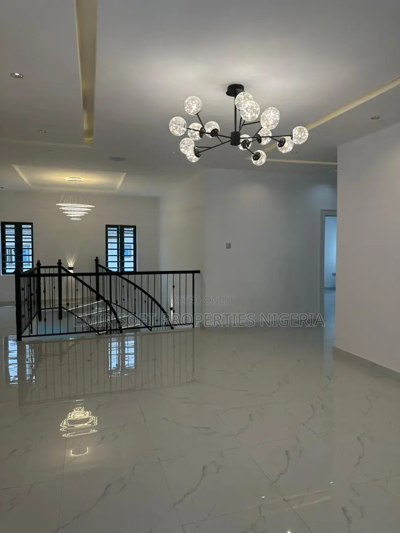 4bdrm Duplex in Olapade Agoro for sale in Oluyole Estate