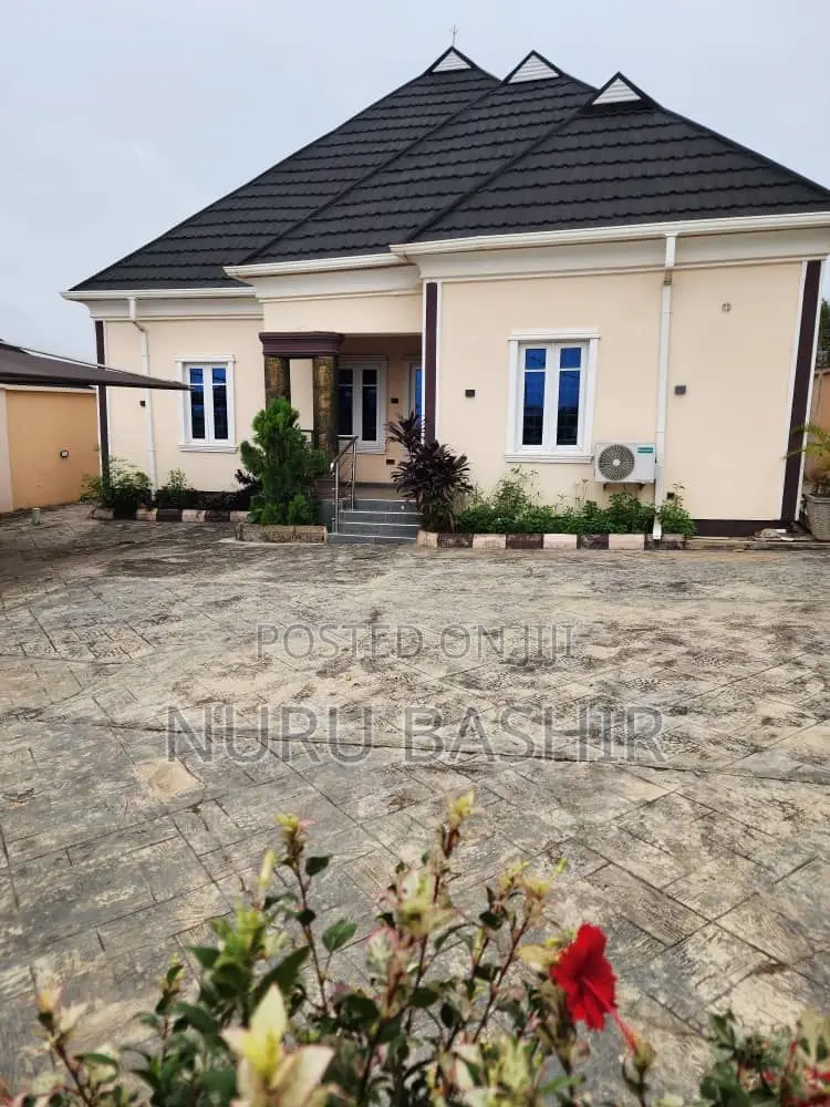 Furnished 4bdrm Bungalow in Kings And Queens, Akala Express for sale in Akala Express