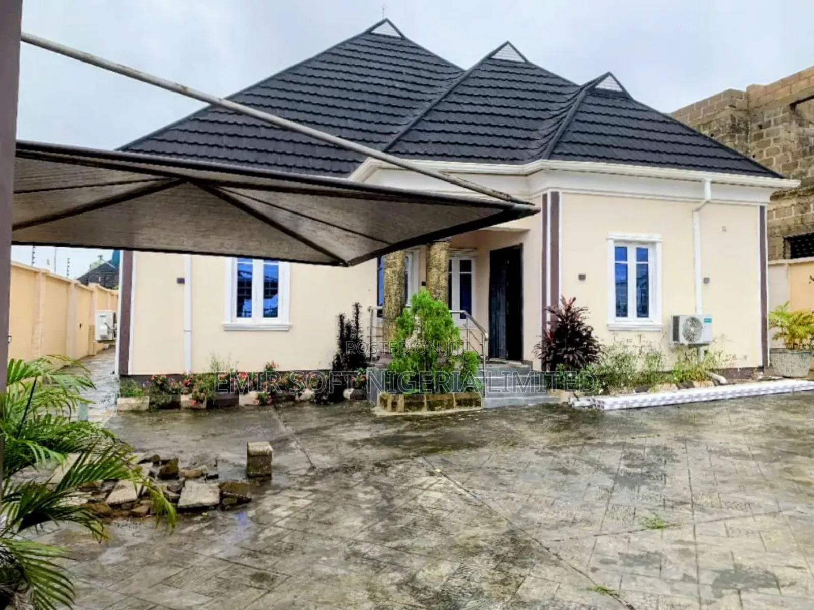 Furnished 4bdrm Bungalow in Kings And Queens, Akala Express for sale in Akala Express
