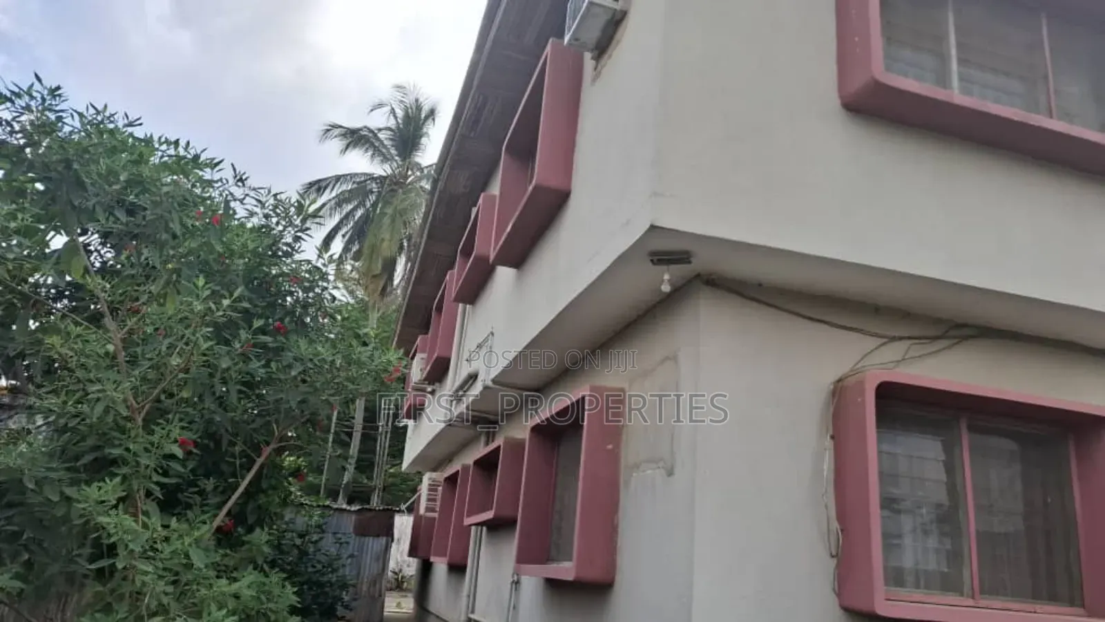 3bdrm Block of Flats in Osoba Closed Idi, Oluyole Estate for sale in Oluyole Estate