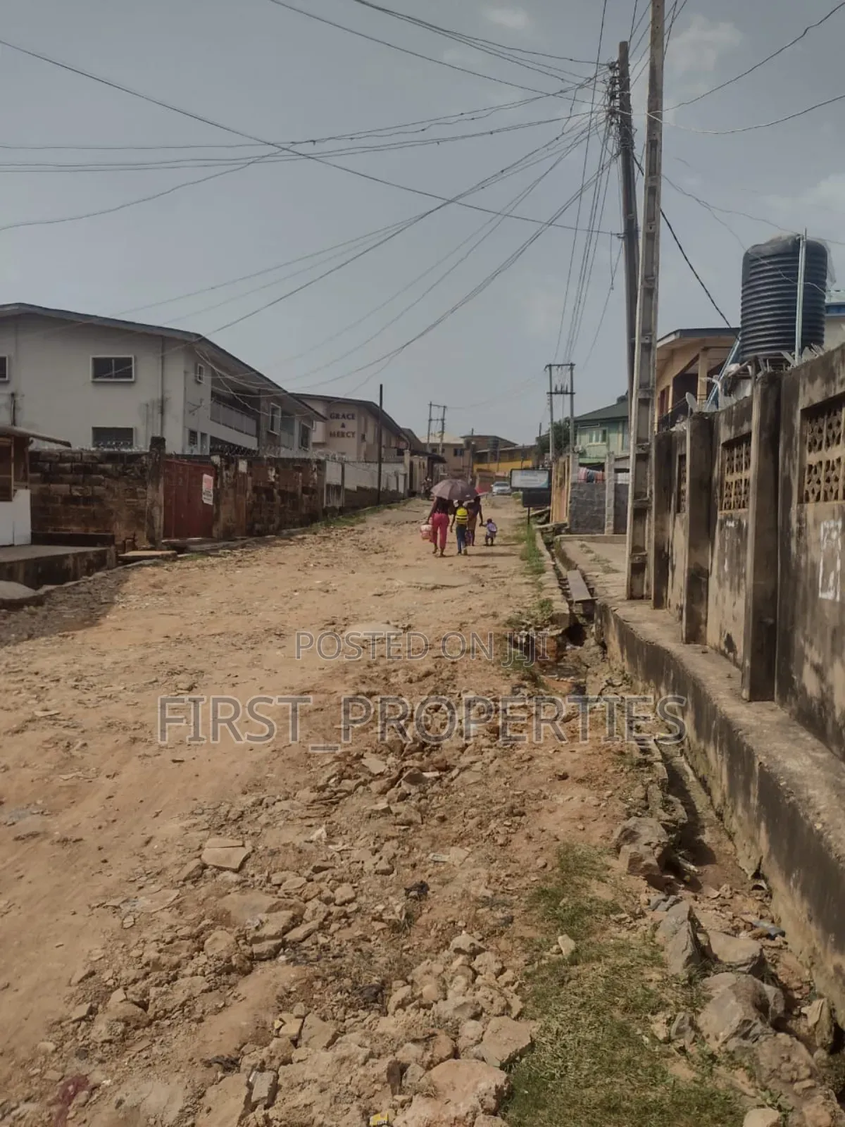 3bdrm Block of Flats in Osoba Closed Idi, Oluyole Estate for sale in Oluyole Estate