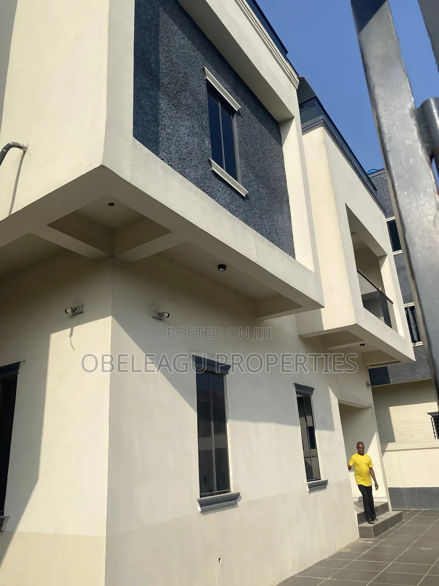 6bdrm Duplex in Apple Estate, Amuwo-Odofin for sale in Amuwo-Odofin