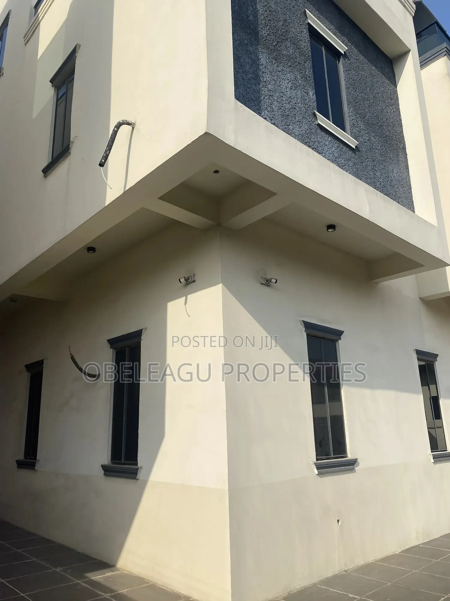 6bdrm Duplex in Apple Estate, Amuwo-Odofin for sale in Amuwo-Odofin