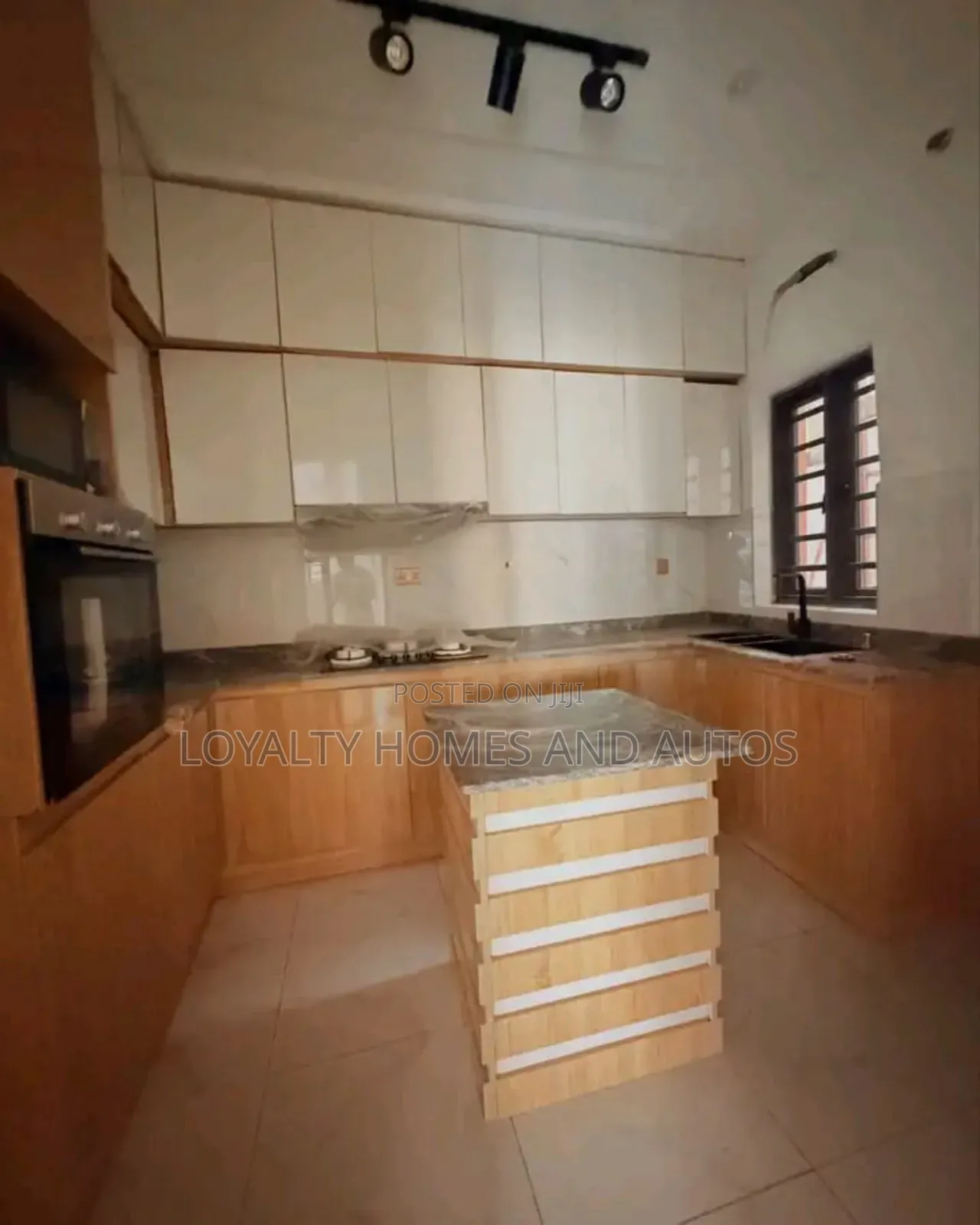 3bdrm Duplex in Omole Phase 2 for sale in Omole Phase 2