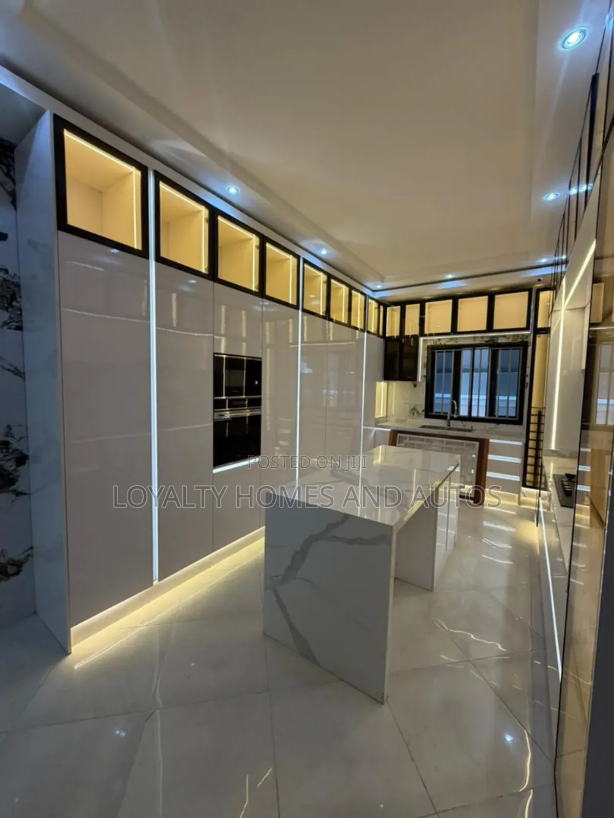 5bdrm Duplex in Lekki Phase 1 for sale in Lekki Phase 1