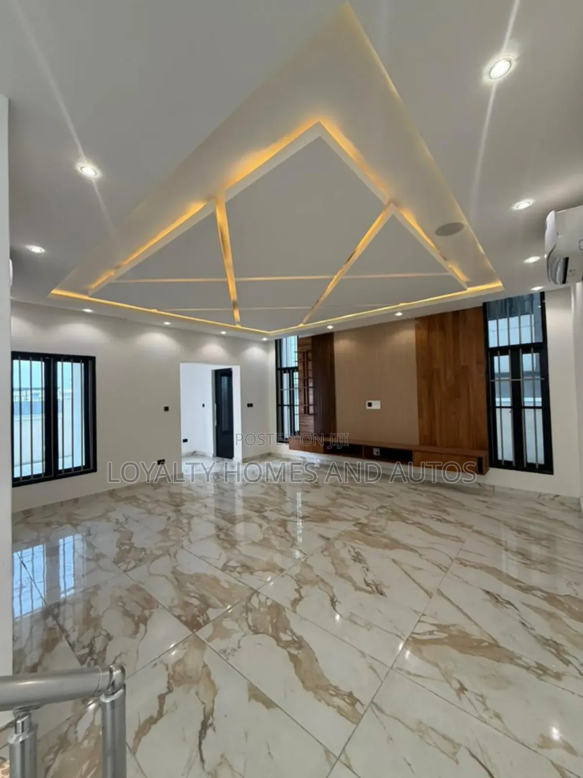 5bdrm Duplex in Lekki Phase 1 for sale in Lekki Phase 1