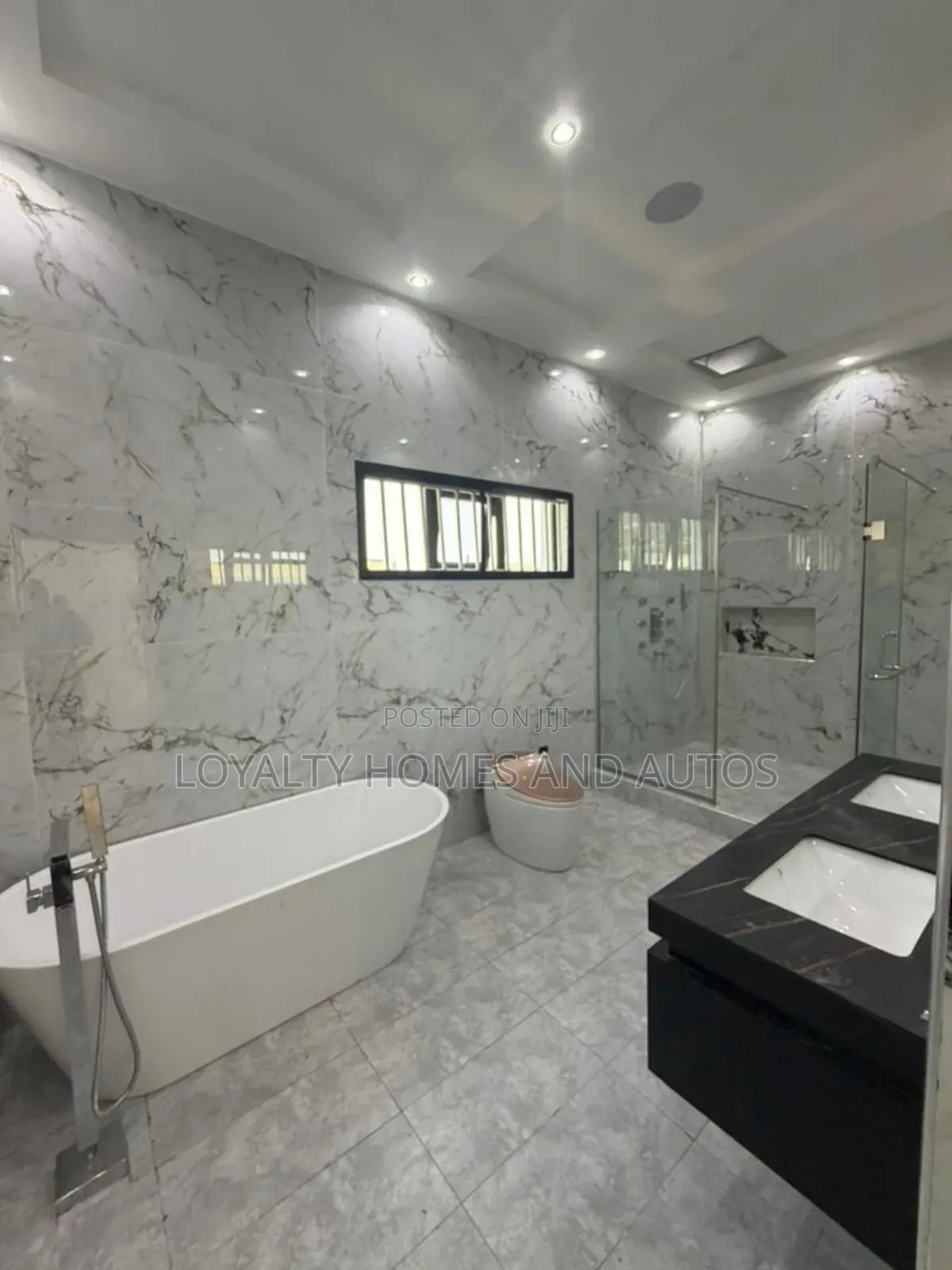 5bdrm Duplex in Lekki Phase 1 for sale in Lekki Phase 1
