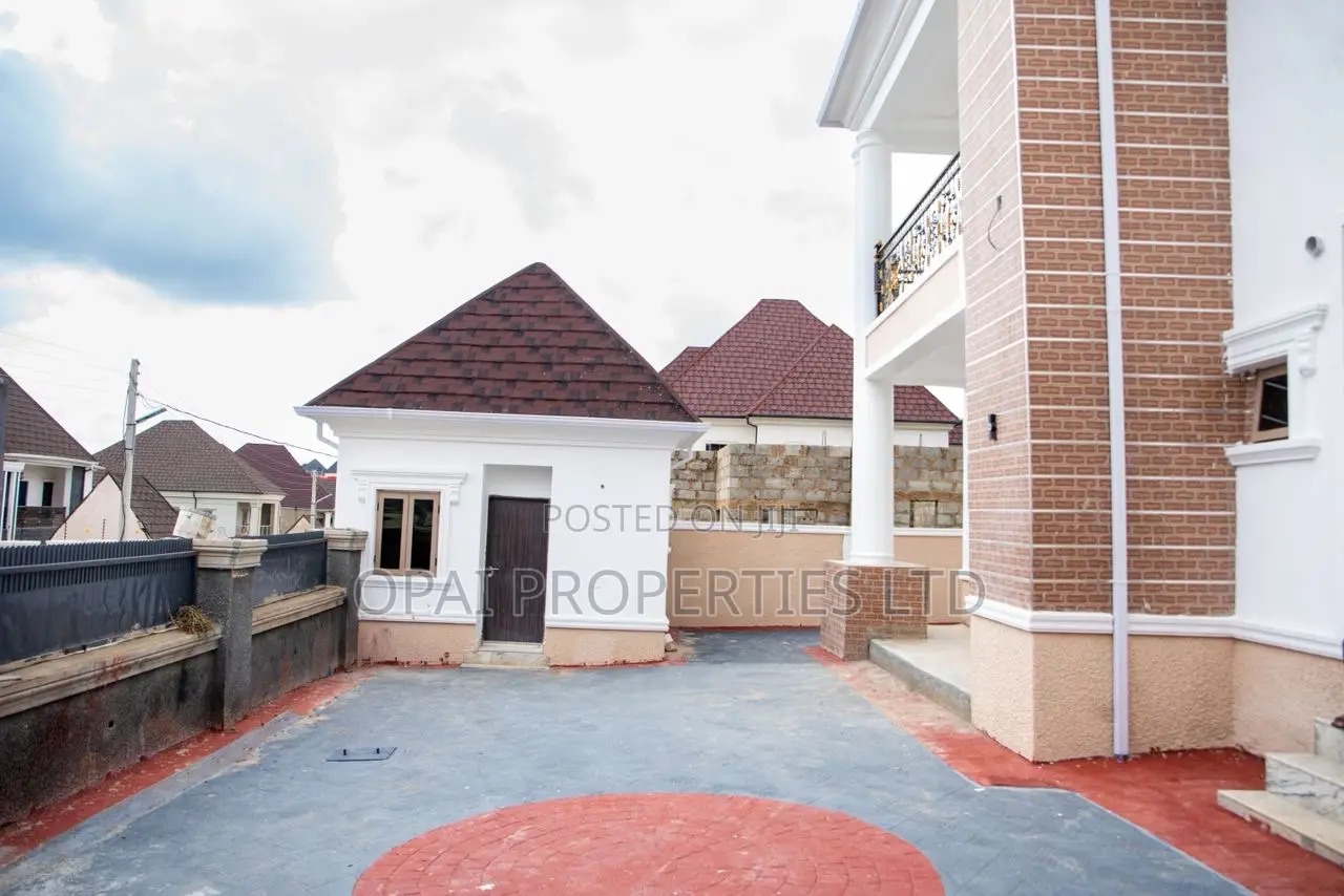 5bdrm Duplex in Summit Estate, Kiami for sale in Kiami