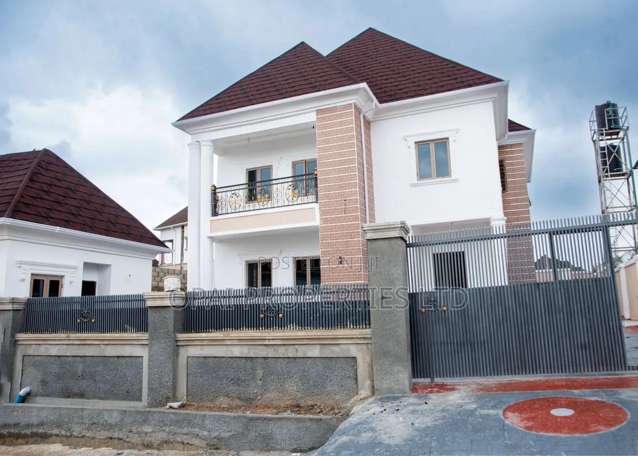 5bdrm Duplex in Summit Estate, Kiami for sale in Kiami