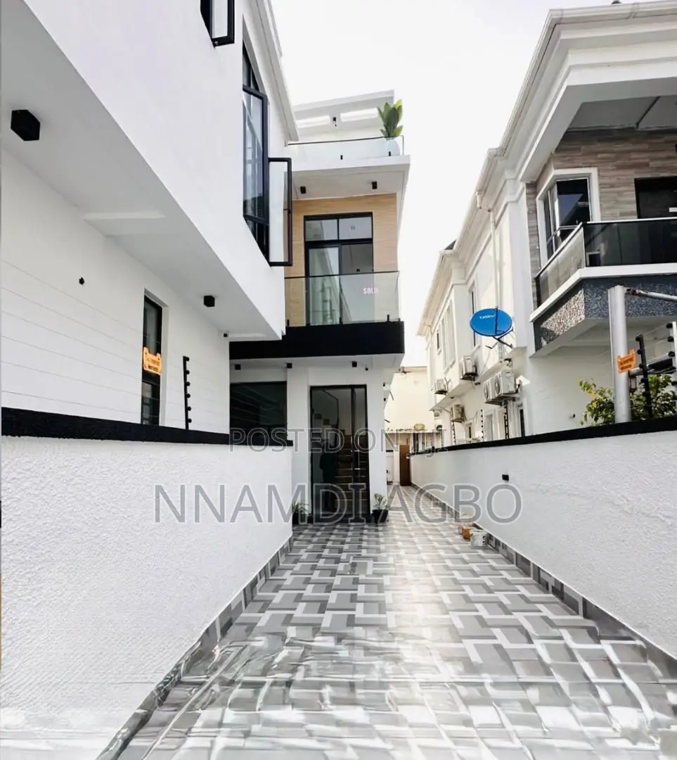 4bdrm Duplex in Chevron for rent in Chevron