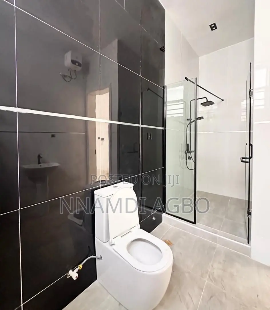 4bdrm Duplex in Chevron for rent in Chevron