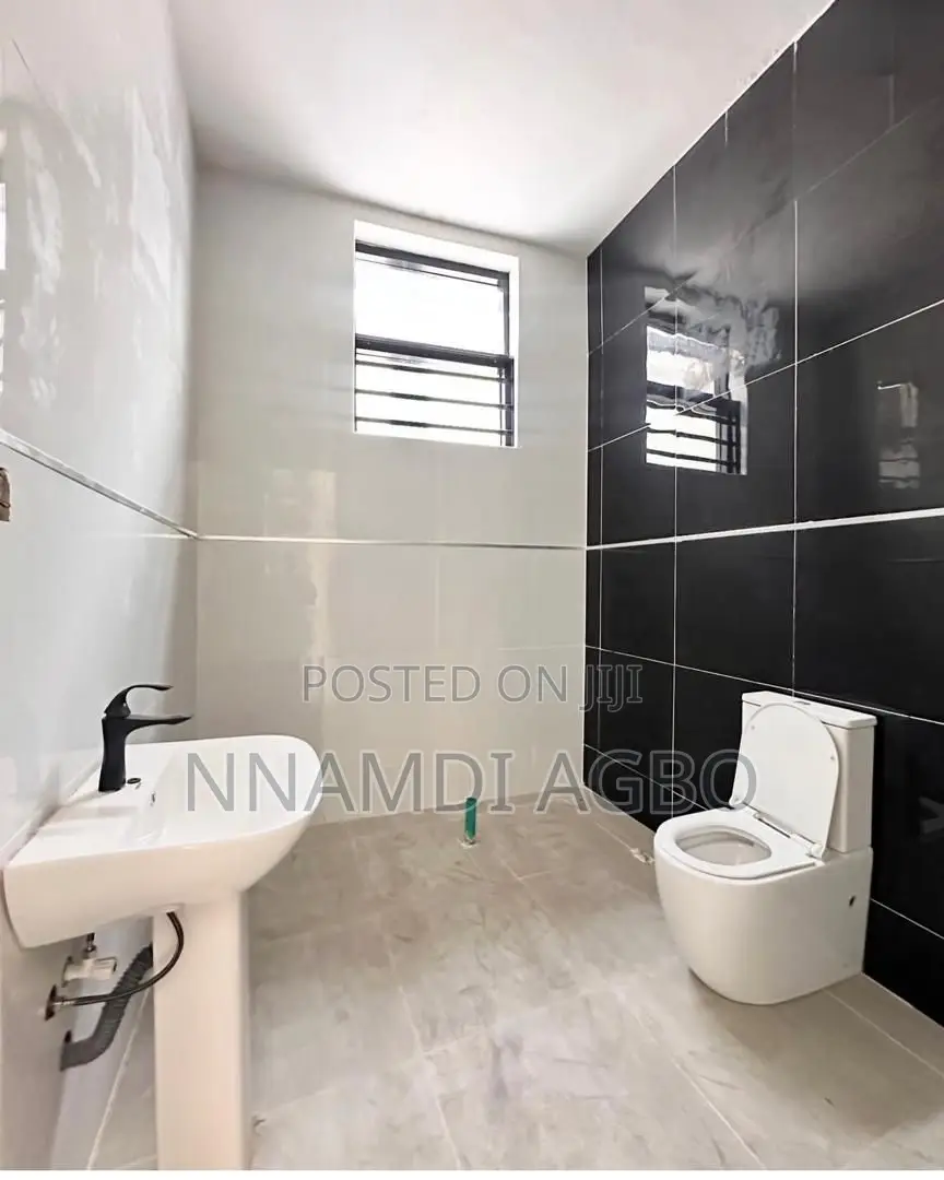 4bdrm Duplex in Chevron for rent in Chevron