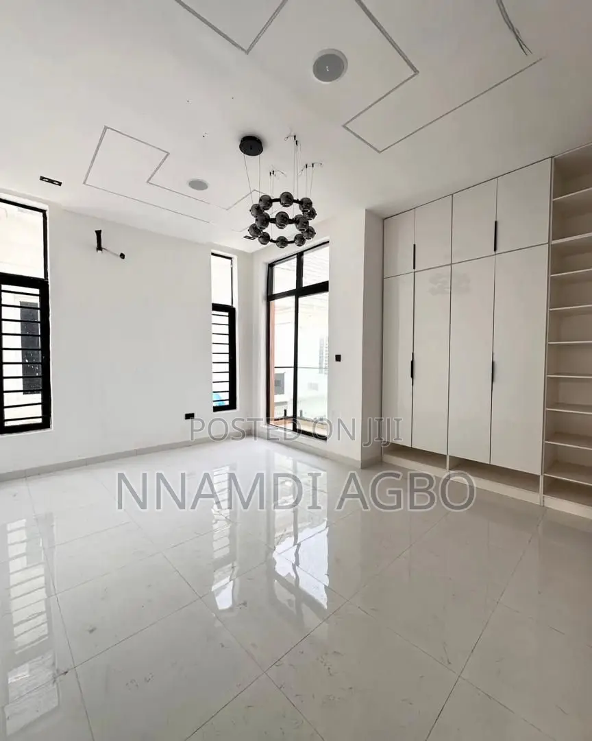 4bdrm Duplex in Chevron for rent in Chevron