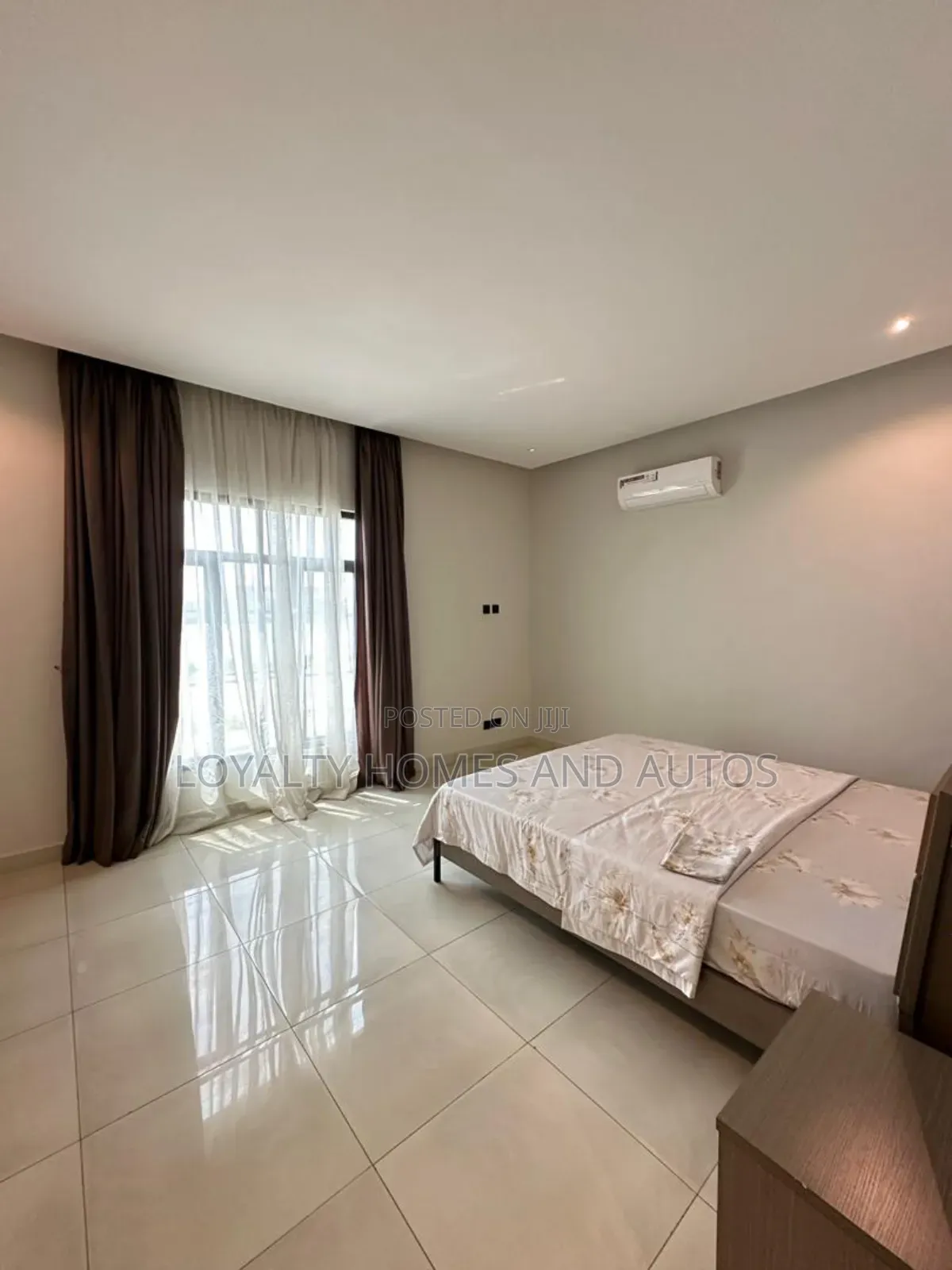 5bdrm Duplex in Chevron for sale in Chevron