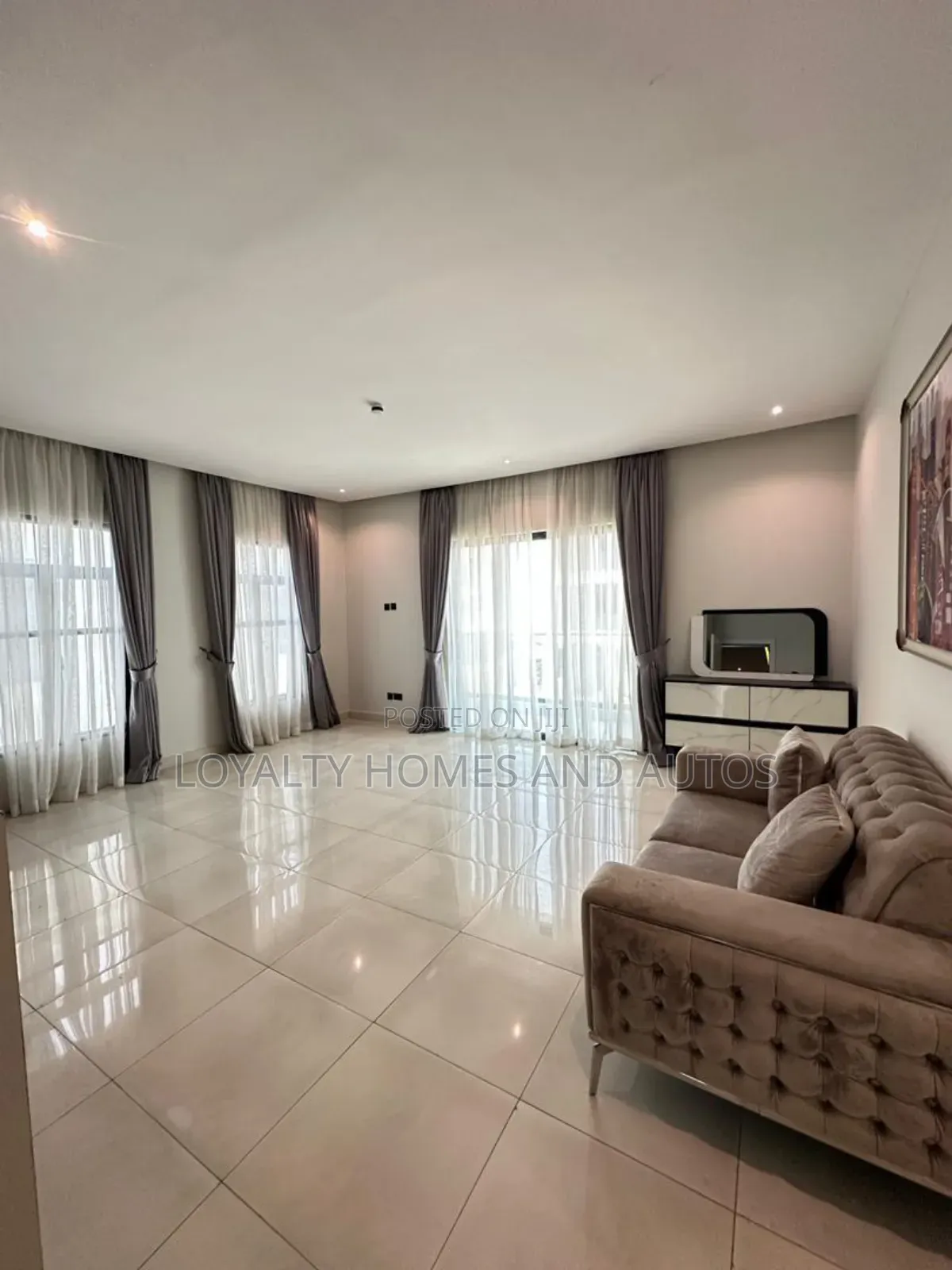 5bdrm Duplex in Chevron for sale in Chevron