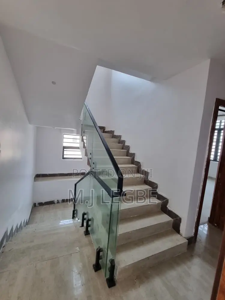 5bdrm Duplex in Phase 1, Lekki for sale in Lekki